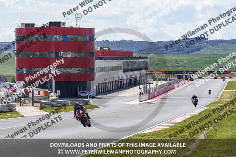 cadwell no limits trackday;cadwell park;cadwell park photographs;cadwell trackday photographs;enduro digital images;event digital images;eventdigitalimages;navarra;no limits trackdays;peter wileman photography;racing digital images;trackday digital images;trackday photos